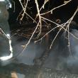 Un incendiu provocat de jarul căzut din sobă a afectat grav o casă din Suceava