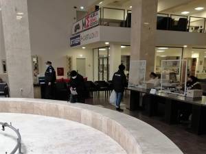 Distribuirea pachetelor cu produse de igienă personală a început în municipiul Suceava