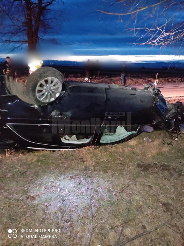 Bărbat mort, după ce autoturismul pe care îl conducea s-a izbit într-un copac