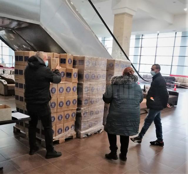 Distribuirea pachetelor cu produse de igienă personală a început la Suceava