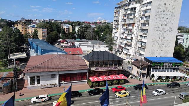 Bloc de locuințe cu regim mare de înălțime, solicitat a fi construit vizavi de sediul Primăriei Suceava, lângă blocul Lamă