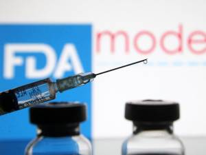 Primii suceveni imunizați cu vaccinul Moderna