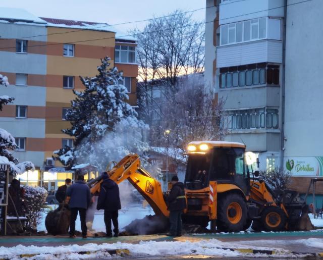 Avarie la rețeaua de termoficare, lângă Biserica Sf Andrei