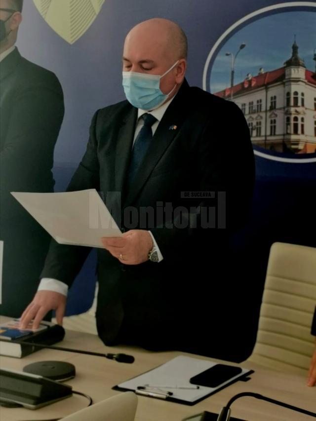 Noul prefect Iulian Cimpoeșu a depus joi jurământul