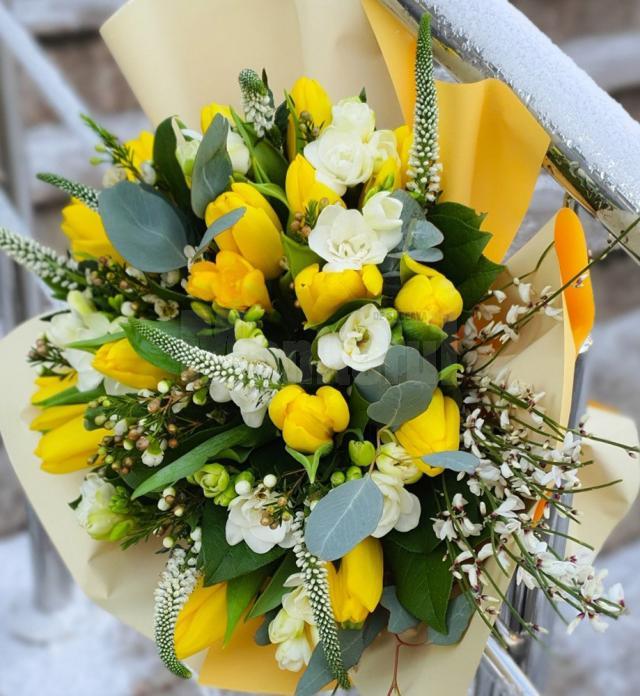 Aranjamente unice, „flori pentru suflet”, ofertă bogată pentru 8 Martie, toate la Queen Concept Flowers