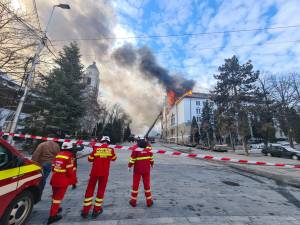Prefectura Suceava a luat foc în această dimineaţă din motive încă necunoscute