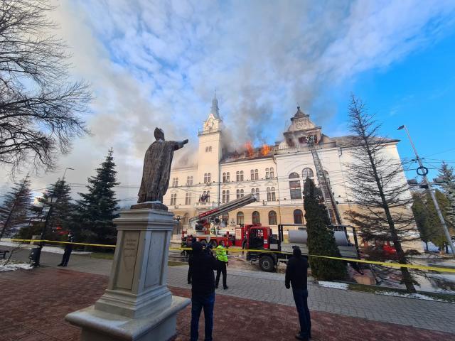 Incendiu puternic la Palatul Administrativ Suceava