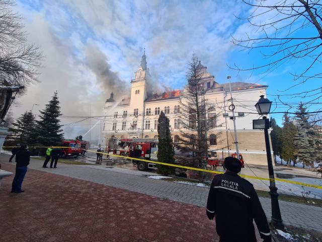 Incendiu puternic la Palatul Administrativ