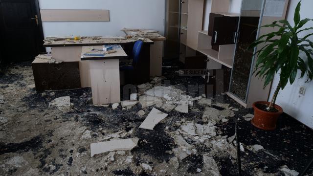 Imagini cu dezastrul din interiorul Palatului Administrativ