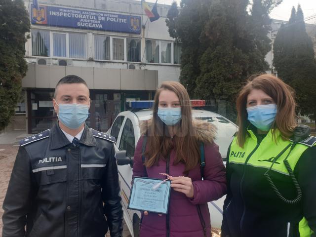 Voluntara Elena cu poliţiştii