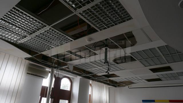 Imagini cu dezastrul din Palatul Administrativ Suceava. Întrebare cheie în anchetă: De ce nu au pornit senzorii de incendiu?