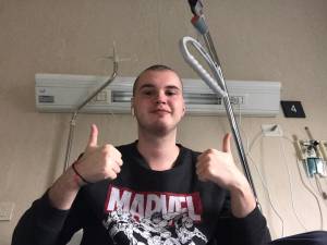 Tânărul sucevean Ionuț Badragan, în vârstă de 21 de ani, care suferă de cancer, are în continuare nevoie de ajutor financiar