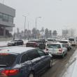 Trafic paralizat pe străzile Sucevei, după ninsoarea de vineri dimineață 2