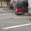 Accident cu două victime, între un microbuz cu remorcă și un autovehicul