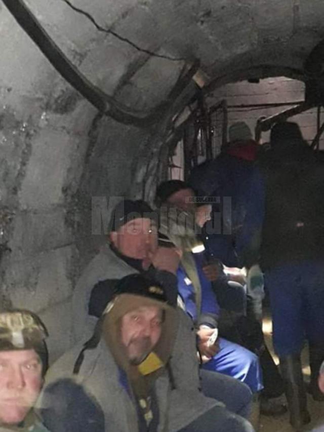 Minerii de la Crucea s-au blocat în subteran  şi cer să le fie plătite salariile restante, dar și suplimentul alimentar antidot pe care nu l-au mai încasat de un an de zile