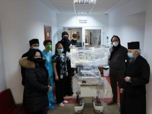 Arhiepiscopia Sucevei a donat un incubator Secției de Neonatologie a Spitalului Municipal Rădăuți
