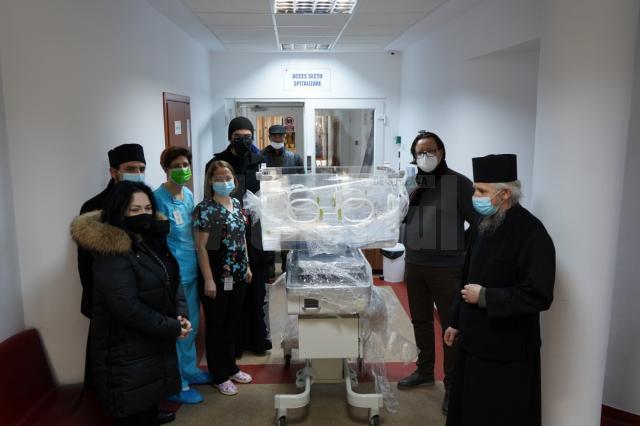 Arhiepiscopia Sucevei a donat un incubator Secției de Neonatologie a Spitalului Municipal Rădăuți