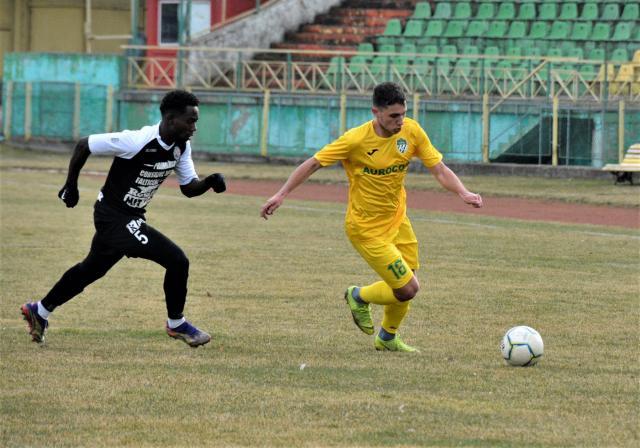 Rachid Balde, in stanga imaginii, a jucat la Vaslui singurul sau meci in tricoul Somuzului. Foto sportactual.ro