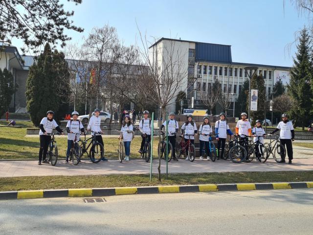 Tinerii ATOS au marcat „Marșul pentru viață!” printr-o plimbare cu bicicletele prin municipiul Suceava