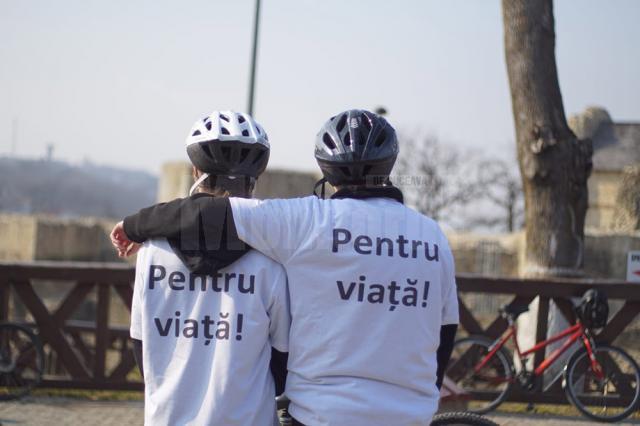 Tinerii ATOS au marcat „Marșul pentru viață!” printr-o plimbare cu bicicletele prin municipiul Suceava