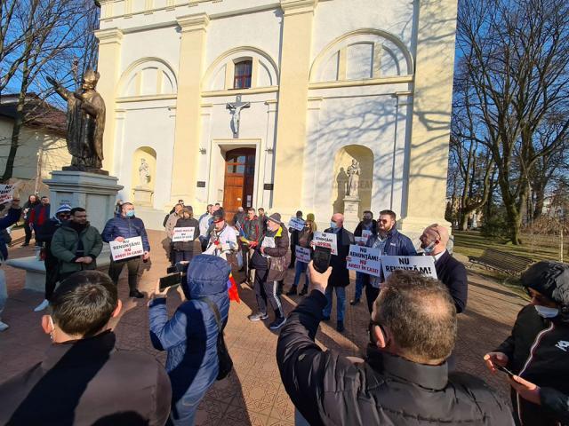 Circa 30 de persoane au protestat în Suceava împotriva restricţiilor