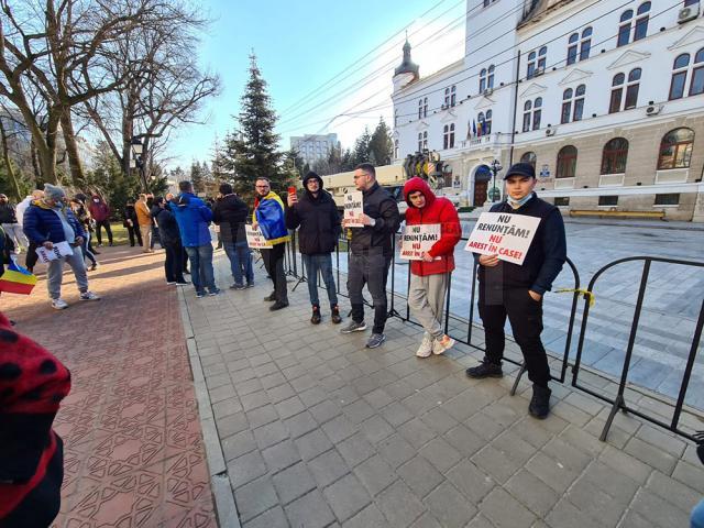 Circa 30 de persoane au protestat în Suceava împotriva restricţiilor