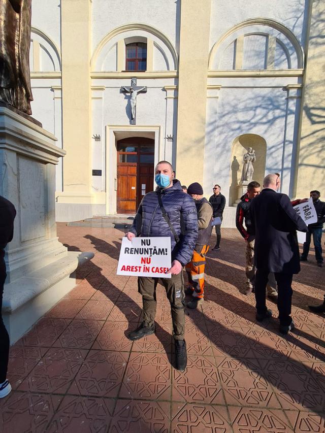 Circa 30 de persoane au protestat în Suceava împotriva restricţiilor