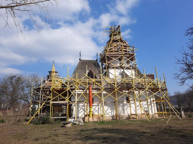 Biserica restaurată va fi punctul central al obștii de maici