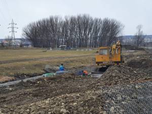 Primarul Ion Lungu a verificat stadiul lucrărilor la Ruta alternativă, unde se lucrează la trotuare și la Podul de peste Pârâul Cetății