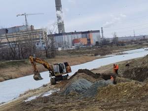 Primarul Ion Lungu a verificat stadiul lucrărilor la Ruta alternativă, unde se lucrează la trotuare și la Podul de peste Pârâul Cetății