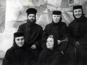 Poza document-1991, obștea Mănăstirii Voroneţ