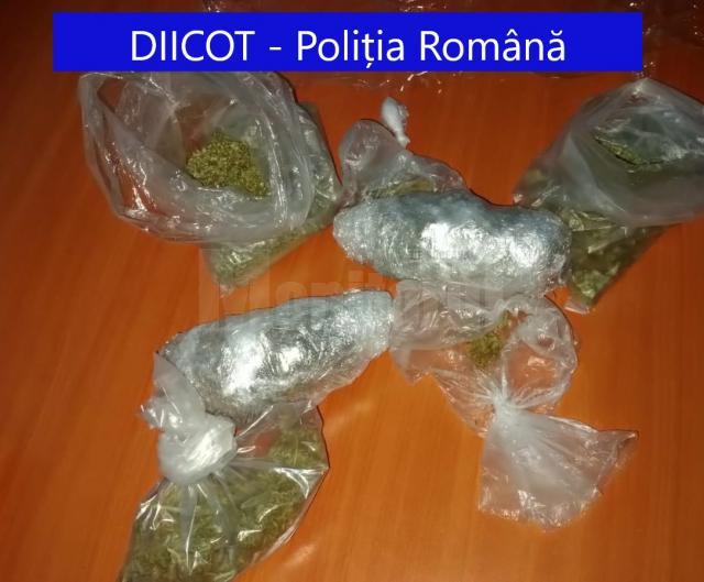 În urma perchezițiilor au fost ridicate 200 de grame de canabis