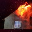 Incendiu puternic la o casă, de la coșul de fum deteriorat