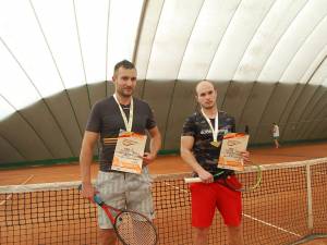 Clujeanul Patrick Strîmbu şi localnicul Bogdan Marasin au făcut spectacol pe teren la turneul de la Suceava