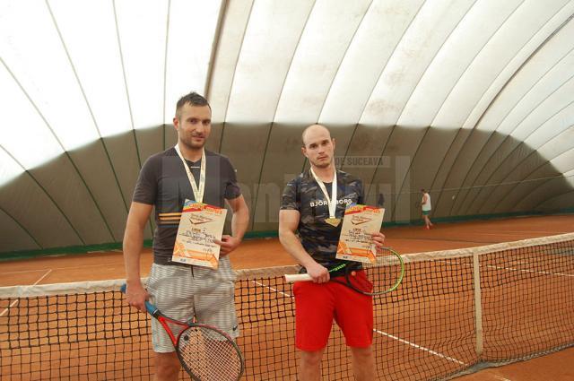 Clujeanul Patrick Strîmbu şi localnicul Bogdan Marasin au făcut spectacol pe teren la turneul de la Suceava