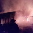 Un incendiu devastator a ars toate construcțiile dintr-o gospodărie