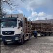 Amendă de 6.000 de lei pentru un camion cu bușteni, care făcea un transport pentru o școală