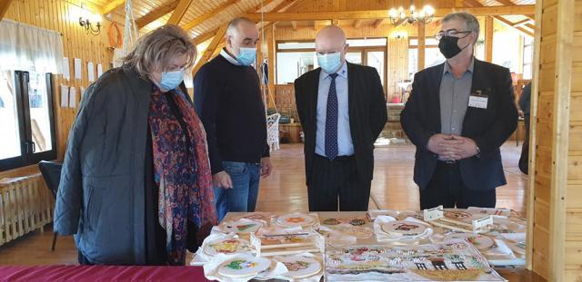 Ateliere de artă tradițională și antreprenoriat pentru 60 de liceeni din Cernăuți și Dolhasca