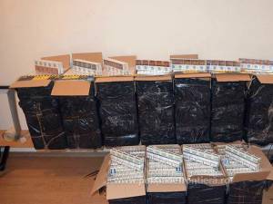 Țigări de contrabandă de 70.000 de lei, abandonate la Brodina