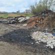 Materiale din demolări, pământ amestecat cu plastic sau alte deșeuri se pot observa pe o suprafață de circa 15 ari