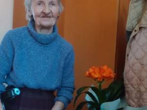 O „bunică” de la Căminul pentru persoane vârstnice de la Solca, fostă balerină, aniversată la împlinirea vârstei de 81 de ani