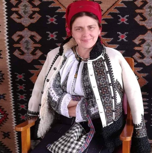 Ilaria Pușcă, coordonatoarea Ansamblului „Gura Izvorului” Vatra Moldoviței, „ambasadoarea” județului Suceava la Festivalul „Regina Sânzienelor”