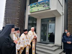 ÎPS Calinic a oficiat, marți, o slujbă de sfințire a troiței cu icoana „Învierea Domnului” de la Aeroportul ”Ștefan cel Mare” din Suceava