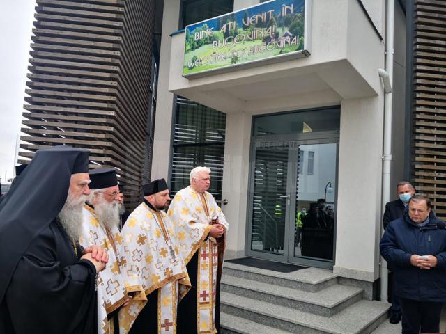 ÎPS Calinic a oficiat, marți, o slujbă de sfințire a troiței cu icoana „Învierea Domnului” de la Aeroportul ”Ștefan cel Mare” din Suceava