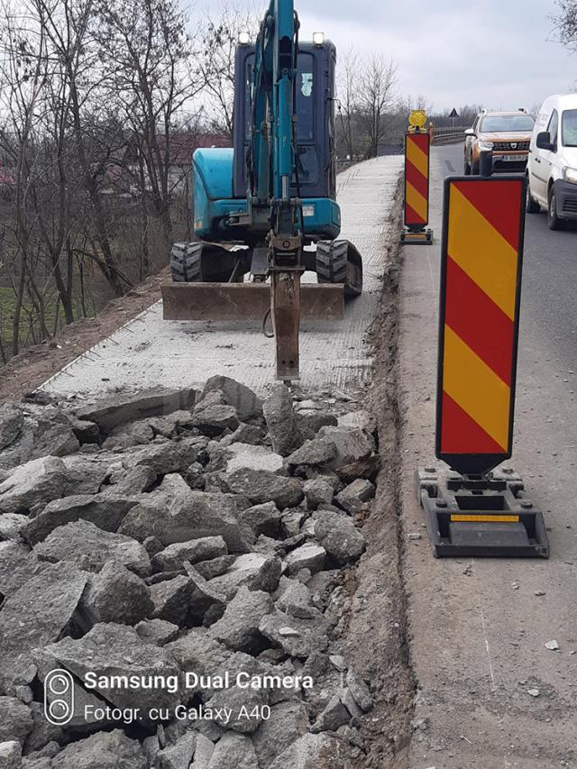 Lucrările la trotuarul de 90.000 de euro de la Dornești, distruse cu picamerul