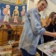 35 de copii și tineri din ATOS au participat la un atelier de încondeiat ouă, la Biserica „Sf. Petru și Pavel” Sfântu Ilie