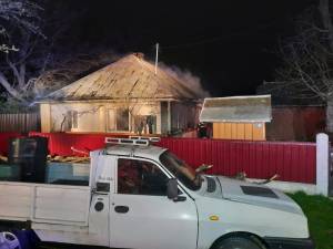 Bărbat de 51 de ani, găsit mort, carbonizat, în casa care i-a luat foc