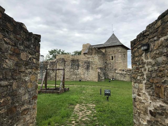 Turiştii sunt îndemnaţi să viziteze Cetatea de Scaun a Sucevei şi Muzeul Satului Bucovinean, care vor fi deschise şi luni
