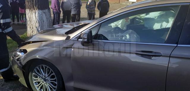 Impact violent între două mașini, în după-amiaza primei zile de Paște