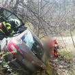 O șoferiță care a adormit la volan s-a răsturnat într-o râpă și risca să se înece în apele râului Bistrița